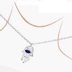 Delicate necklace with hamsa pendant